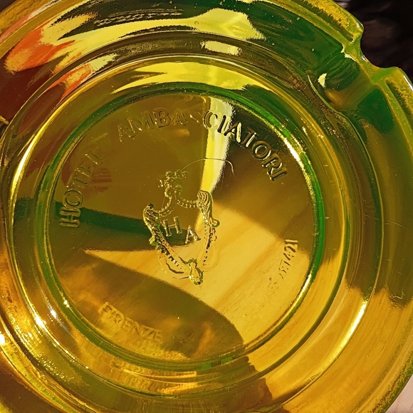 Vintage Vibrant Uranium Glass Ashtray - Picture 5 of 9